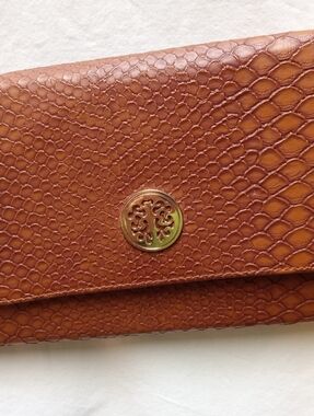 Sasha New York Brown Croc Vegan Leather Envelope Clutch with Shoulder Strap